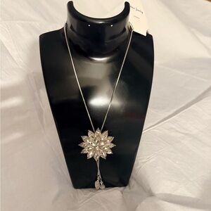 Elegant Silver Floral Pendant Necklace